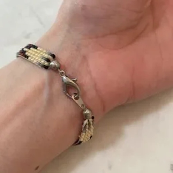 Two Indigenous Beaded Bracelets - Picture 5 of 9